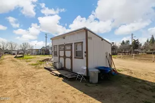 301 Sycamore Dr, Bakersfield, CA 93308 - Photo 16