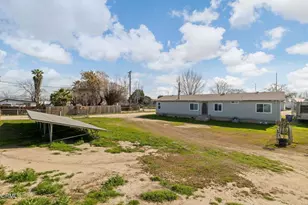301 Sycamore Dr, Bakersfield, CA 93308 - Photo 2