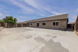 12226 Hawksmoor St, Bakersfield, CA 93311 - Photo 32