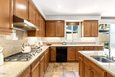 675 Charleston Place, Ventura, CA 93004 - Photo 18
