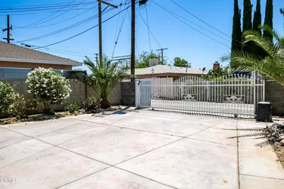 45027 Division Street, Lancaster, CA 93535 - Photo 22