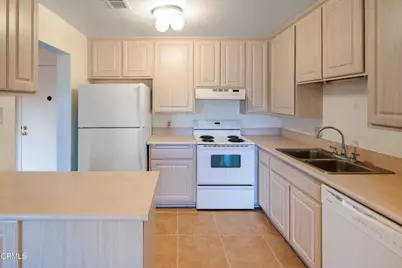 324 Chestnut Hill Court #14, Thousand Oaks, CA 91360 - Photo 4