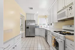 6929 Oak Park Ave, Lake Balboa, CA 91406 - Photo 8
