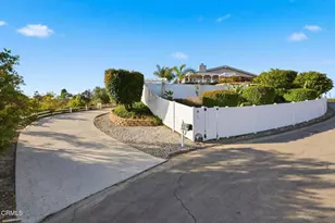 585 Otero Ct, Camarillo, CA 93010 - Photo 2