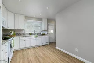 9210 Village 9, Camarillo, CA 93012 - Photo 12