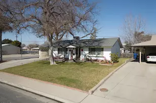 5812 Burke Way, Bakersfield, CA 93309 - Photo 4