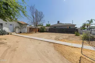 818 Decatur St, Bakersfield, CA 93308 - Photo 2