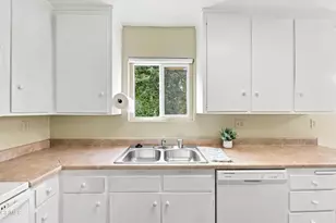 138 S Bryn Mawr Street, Ventura, CA 93003 - Photo 14