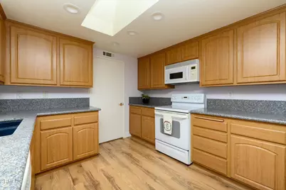 30003 Village 30, Camarillo, CA 93012 - Photo 18