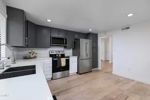 39032 Village 39, Camarillo, CA 93012 - Photo 22