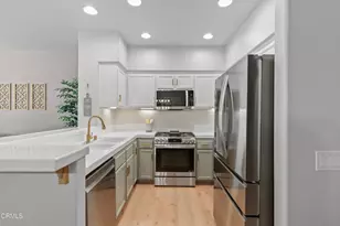 27072 Victoria Ln, Valencia, CA 91355 - Photo 6