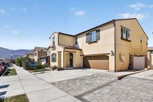 450 Lisbon Pl, Santa Paula, CA 93060 - Photo 4