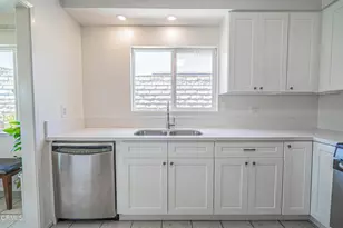 30315 Honeysuckle Hill Dr, Santa Clarita, CA 91387 - Photo 16