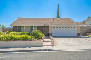 30315 Honeysuckle Hill Dr, Santa Clarita, CA 91387 - Photo 2