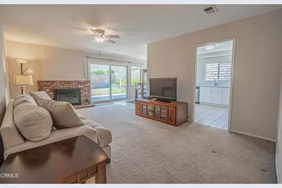 30315 Honeysuckle Hill Drive, Santa Clarita, CA 91387 - Photo 6