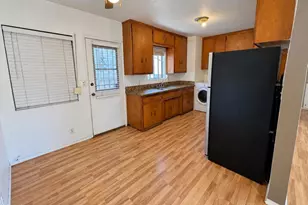 1422 E Mauretania St, Los Angeles, CA 90744 - Photo 4