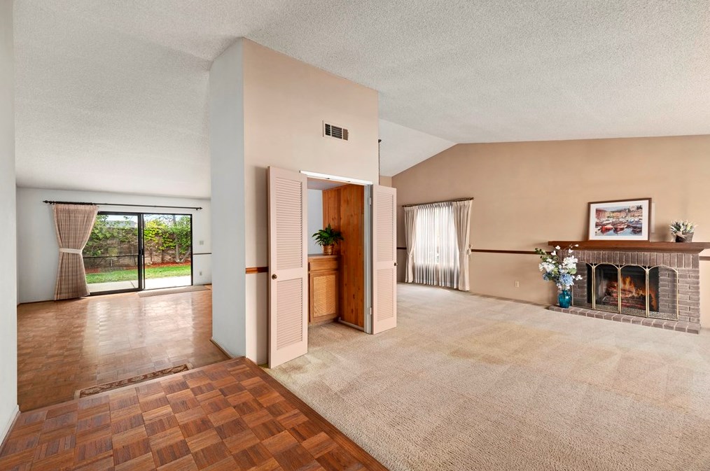 1978 Regent St, Camarillo, CA 93010-4573