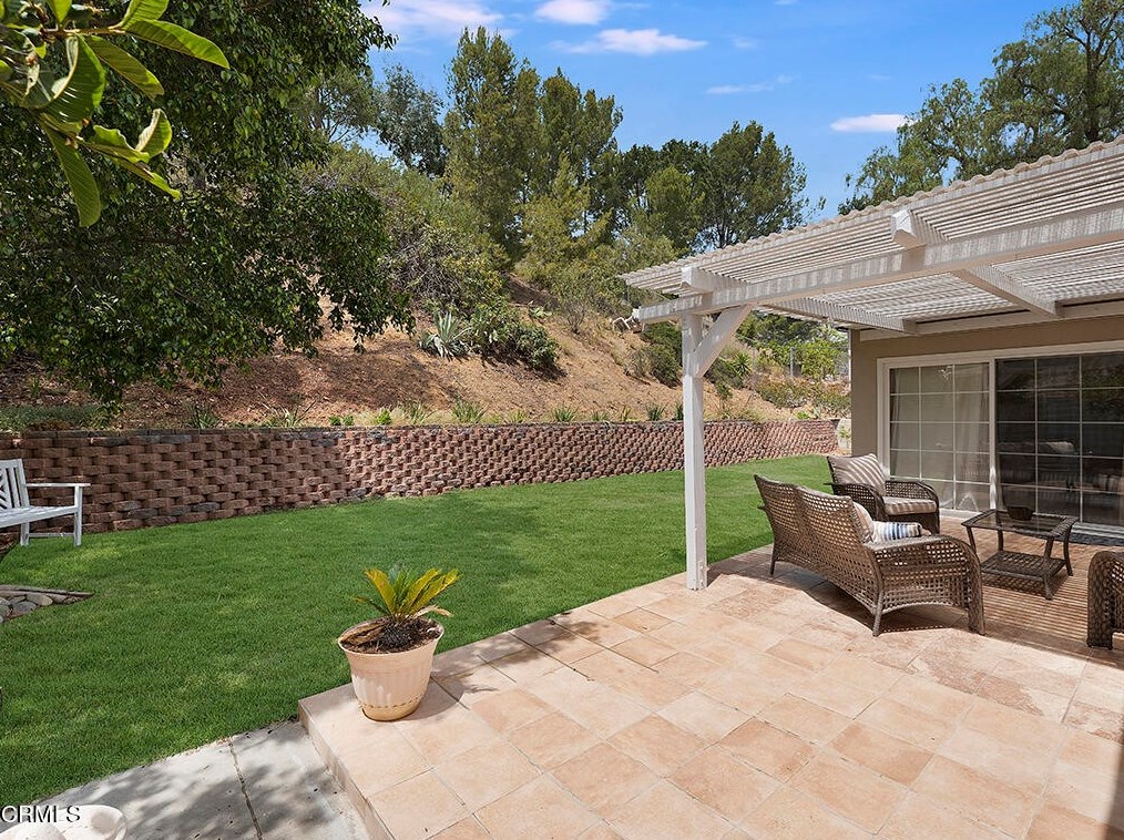 1675 Calle Artigas, Thousand Oaks CA  91360-6812 exterior