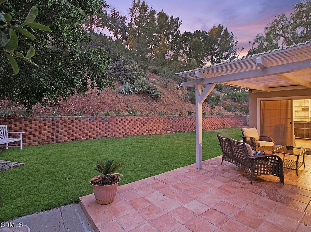 1675 Calle Artigas, Thousand Oaks CA  91360-6812 exterior