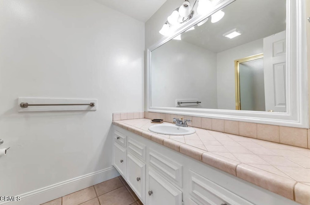 1675 Calle Artigas, Thousand Oaks CA  91360-6812 exterior