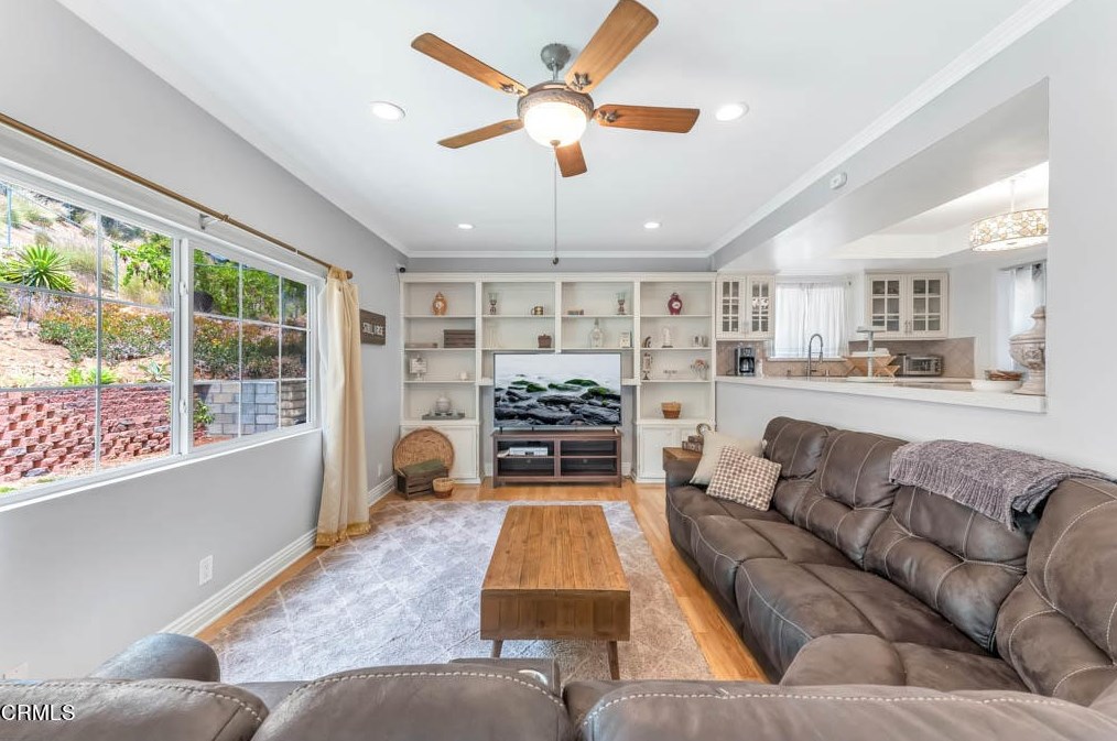 1675 Calle Artigas, Thousand Oaks CA  91360-6812 exterior