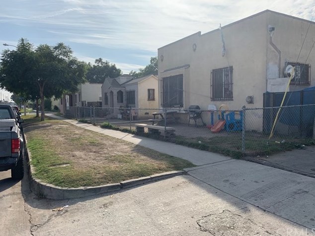8715 Hooper Ave, Los Angeles, CA 90002-1146
