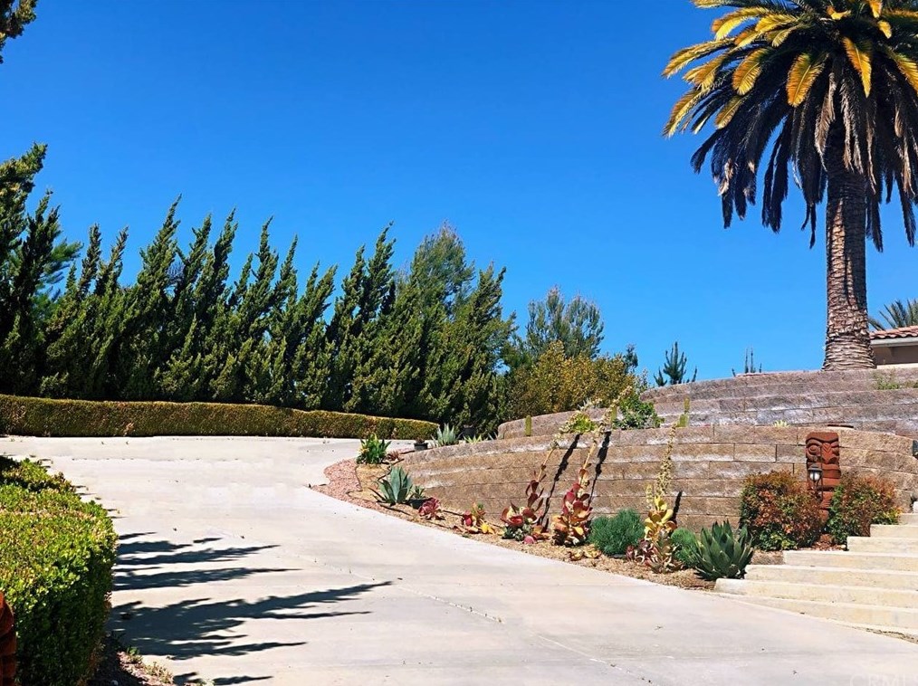 18240 Hollowtree Ln, Riverside, CA 92504