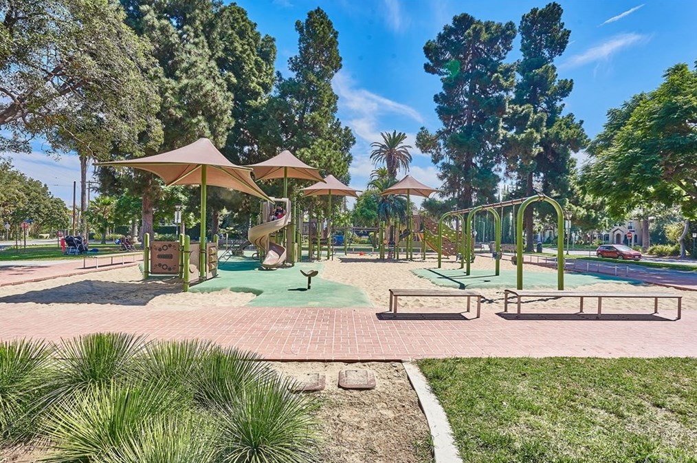 4407 Francis Ave, Los Angeles CA  90005-3780 exterior