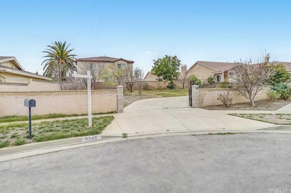9348 Emerald Ave, Fontana, CA 92335-5810