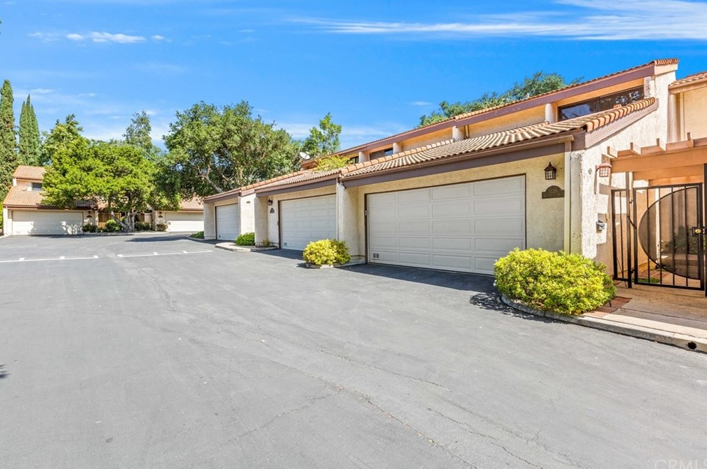 1120 Las Brisas Way, Pasadena, CA 91107-5526