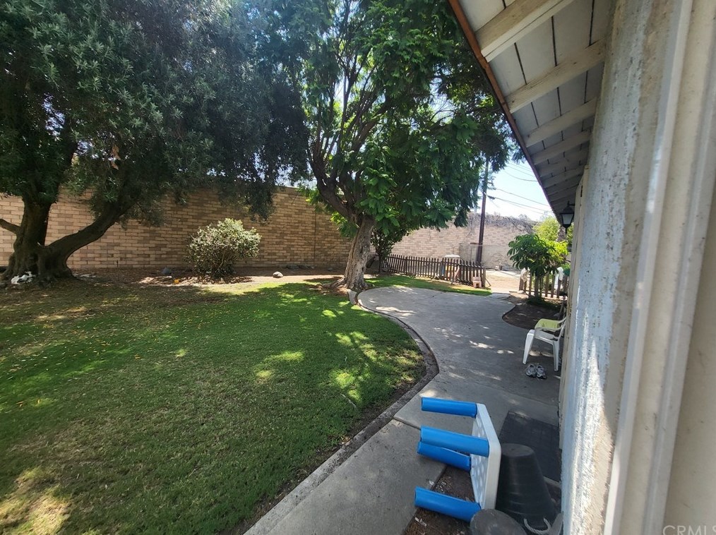 2617 Deodar St, Santa Ana CA 92705-1700 exterior