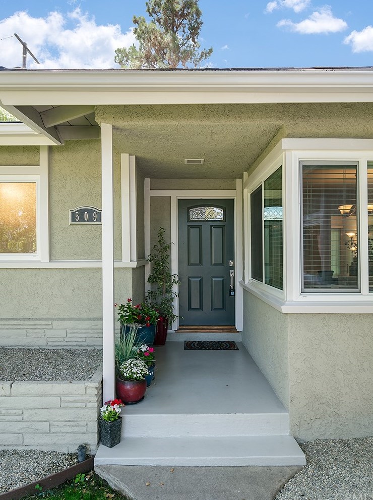 509 Bradbury Rd, Monrovia, CA 91016-3704
