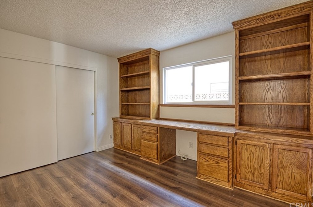 18164 Arminta St, Los Angeles CA  91335-2008 exterior