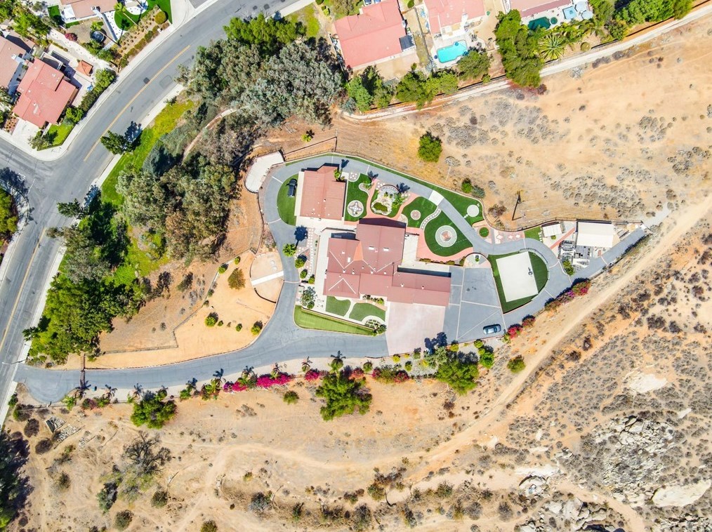 10374 Lake Summit Dr, Moreno Valley, CA 92557
