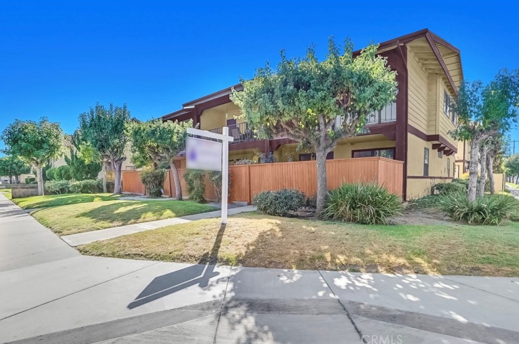 21501 Pioneer Blvd #3, Lakewood, CA 90715