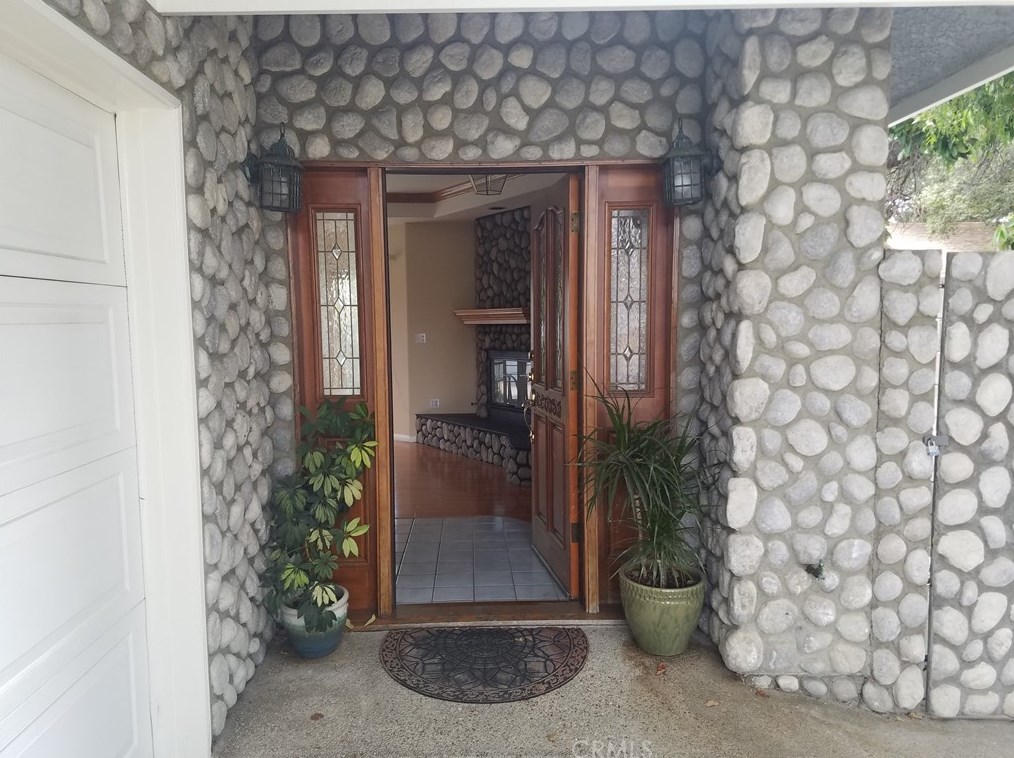 221 Shamrock Ave, Monrovia CA  91016-3026 exterior