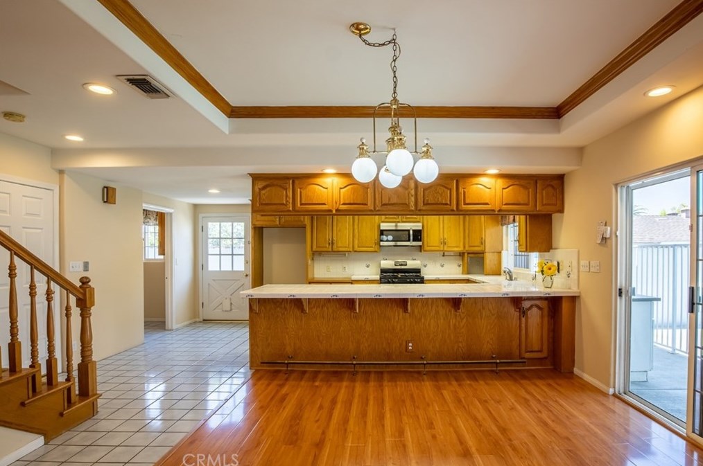 221 Shamrock Ave, Monrovia CA  91016-3026 exterior