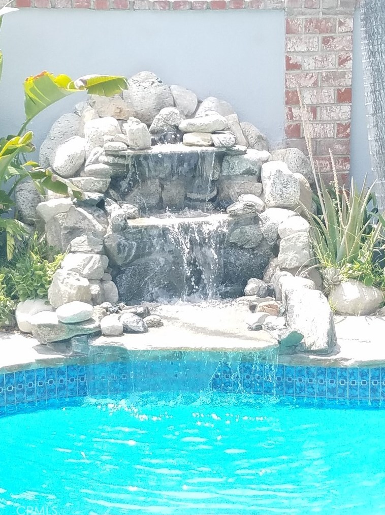 221 Shamrock Ave, Monrovia CA  91016-3026 exterior