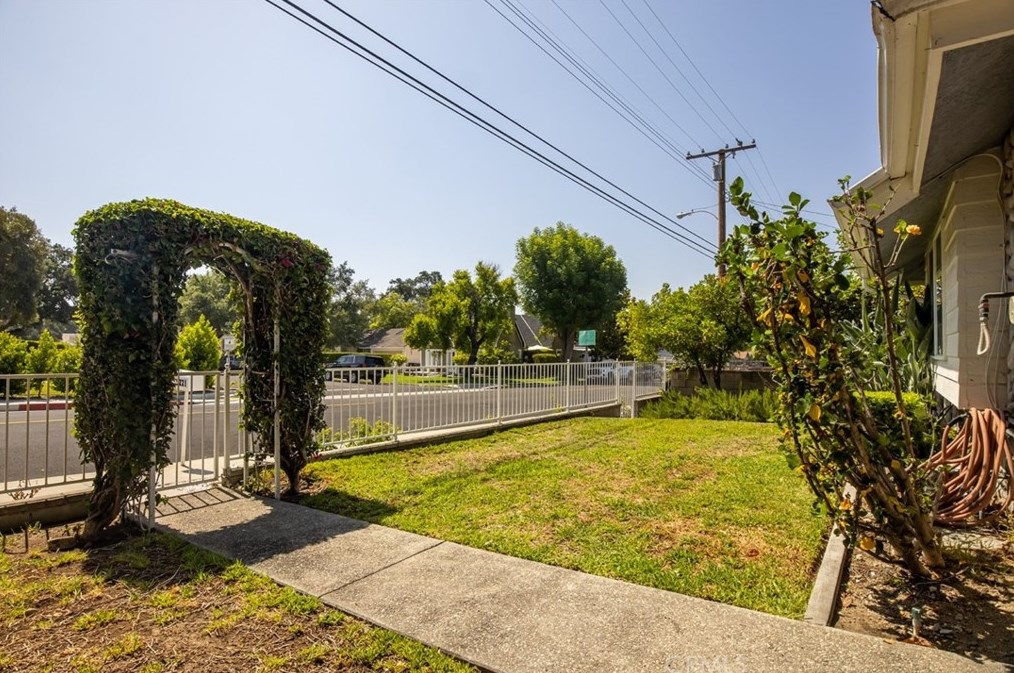 221 Shamrock Ave, Monrovia CA  91016-3026 exterior