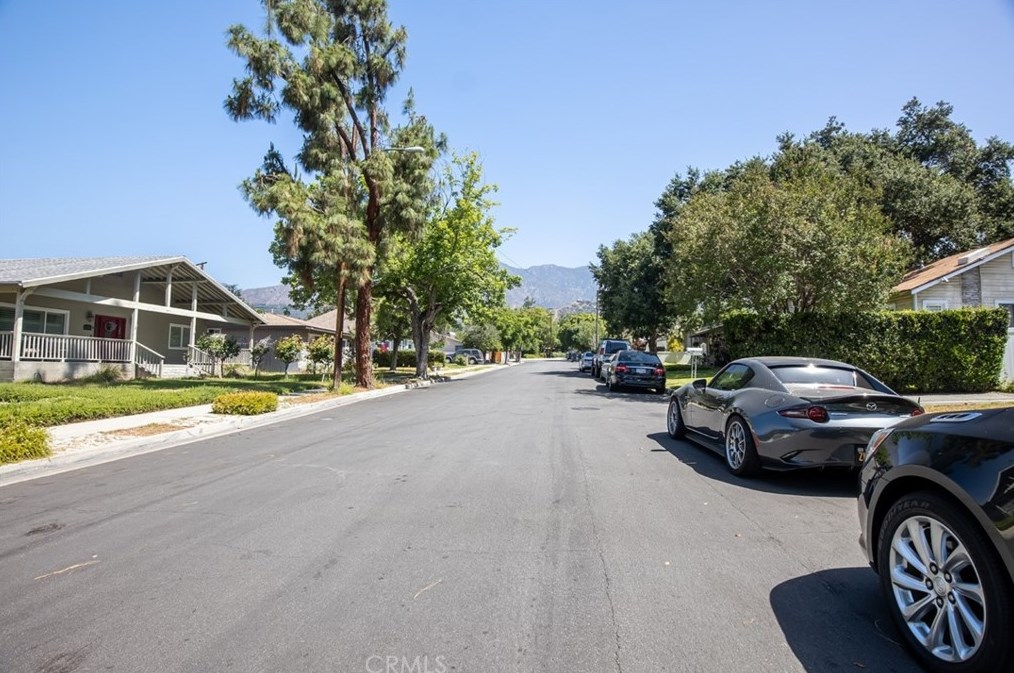 221 Shamrock Ave, Monrovia CA  91016-3026 exterior