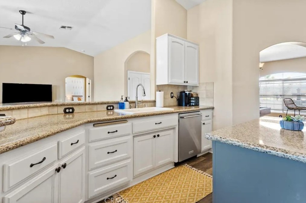 6366 Murrieta Ave, Yucca Valley CA  92284-4906 exterior