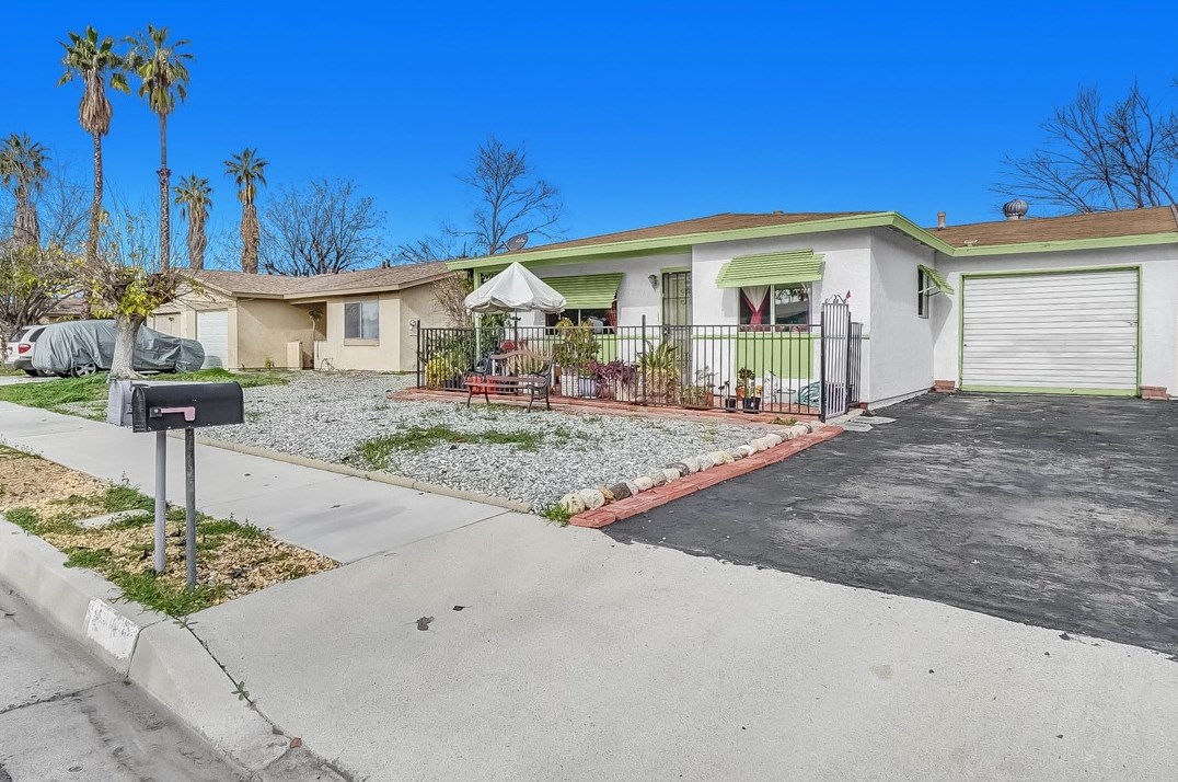 2316 Corinto Ct, Hemet, CA 92545-2544