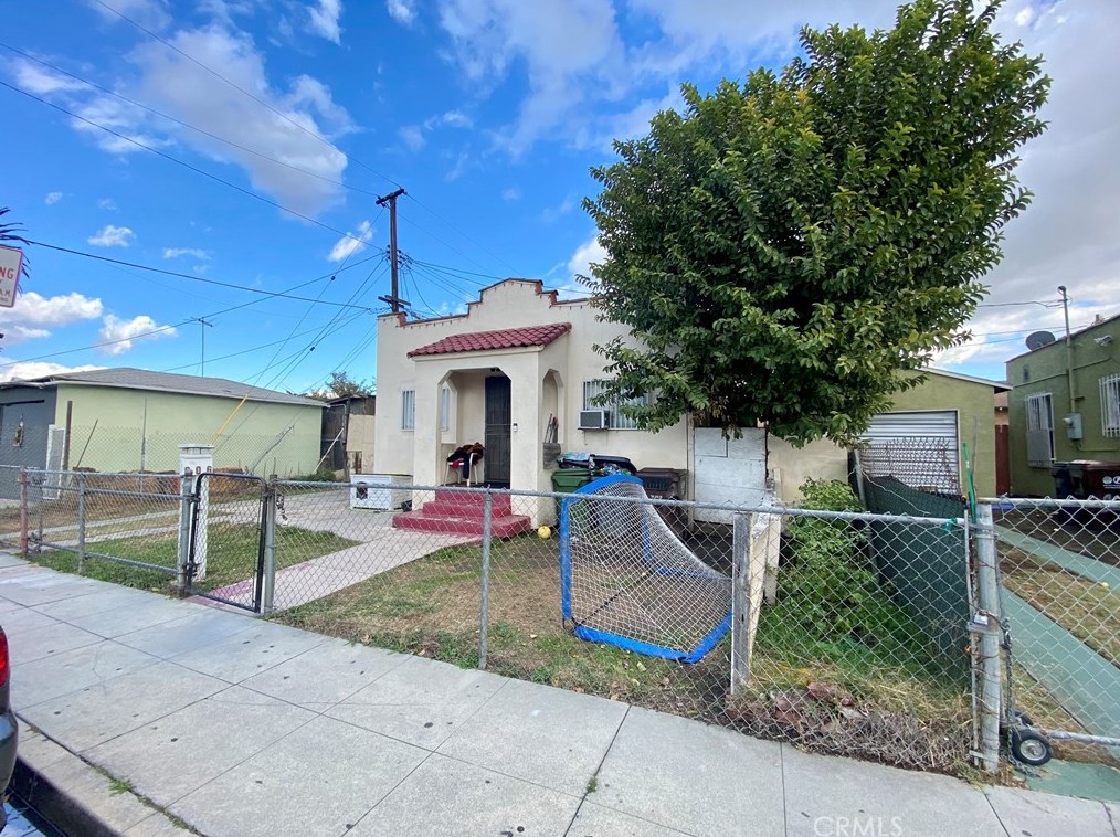 906 N Aranbe Ave, Compton, CA 90220