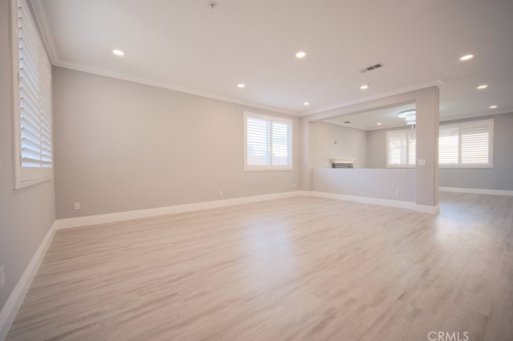 14958 Mammoth Pl, Fontana, CA 92336-5317