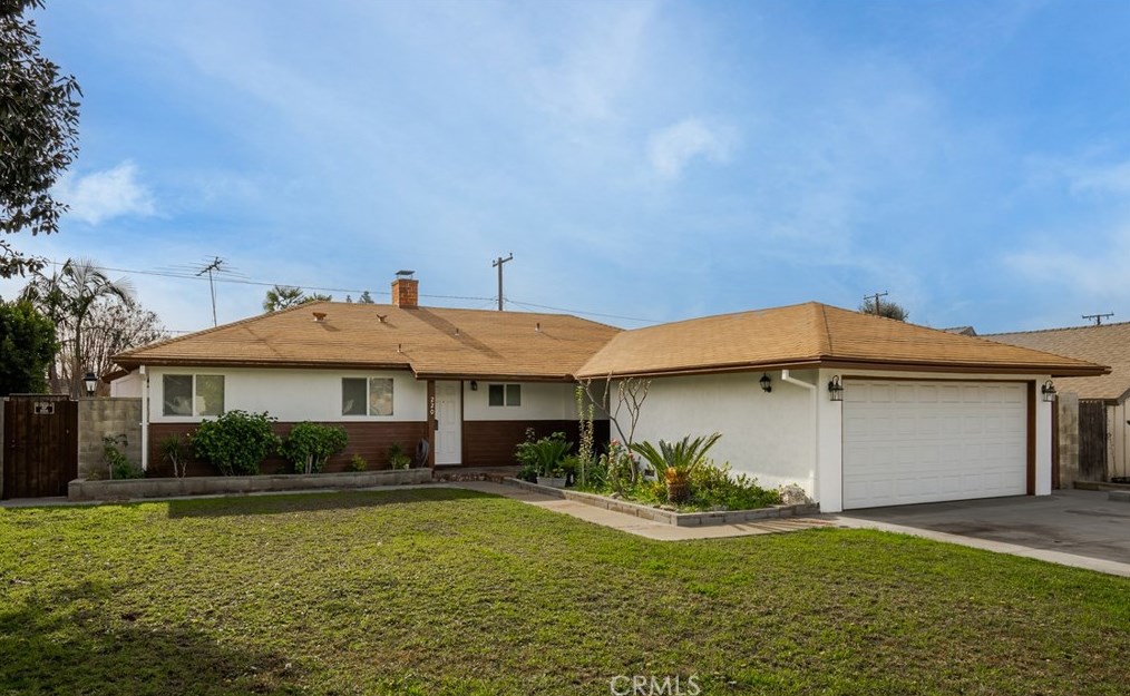 220 Cary Ln, Pomona, CA 91767-2327