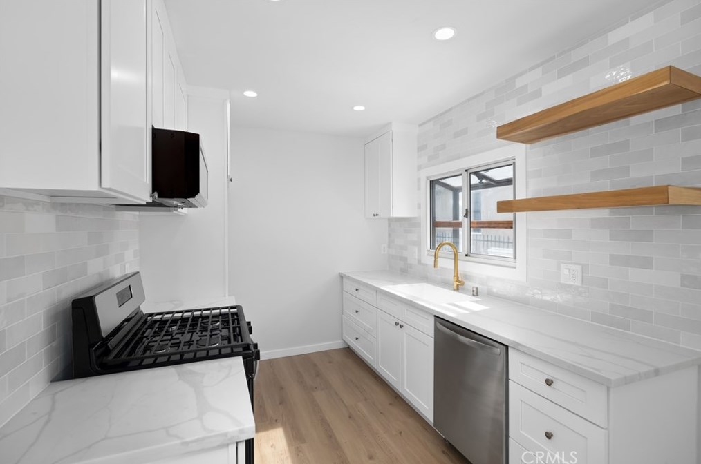 9630 Harvard, Los Angeles CA 90047-5216 exterior