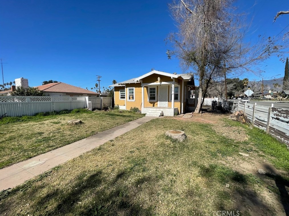 208 17th St, San Bernardino, CA 92405