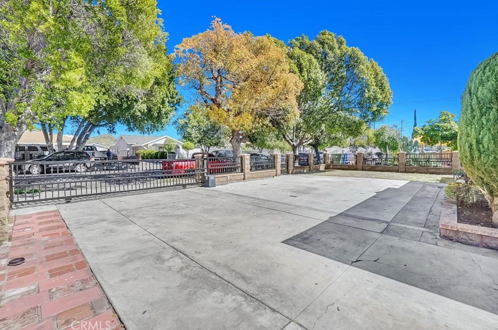 10327 Telfair Ave, Los Angeles CA  91331-3154 exterior