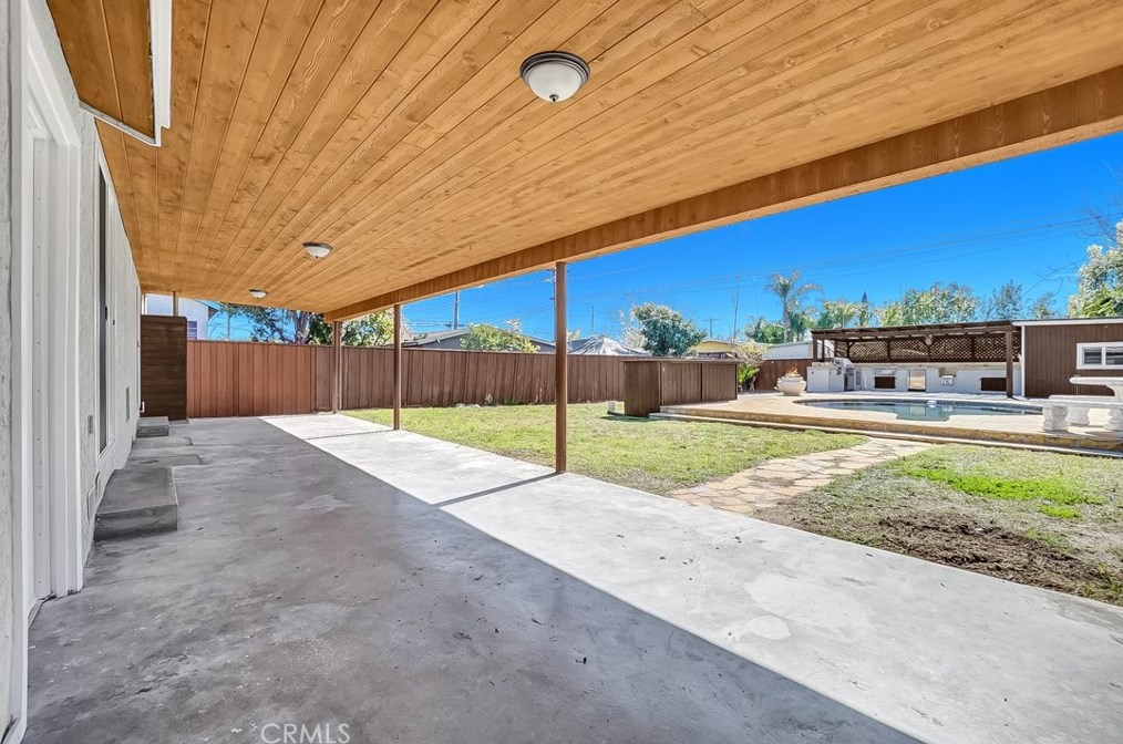 10327 Telfair Ave, Los Angeles CA  91331-3154 exterior