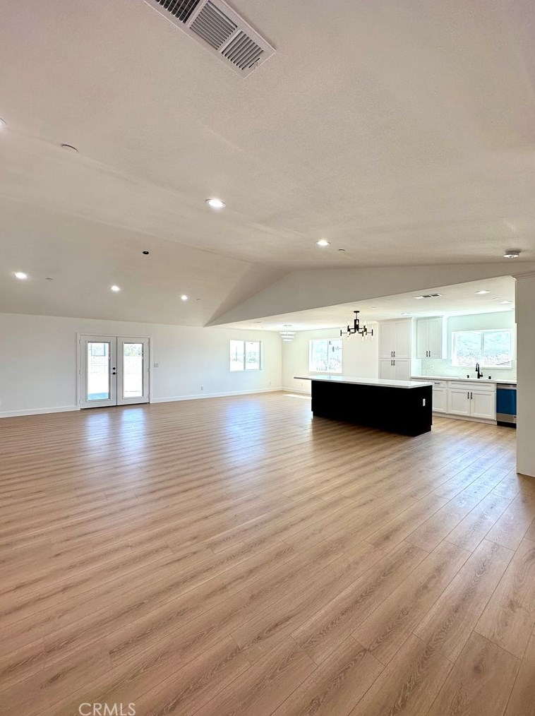 8900 Arrowhead Lake Rd, Hesperia, CA 92345-6713
